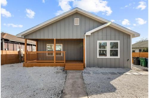Retreat to a Brand-New Downtown Home 4BR3BA in San Antonio, USA