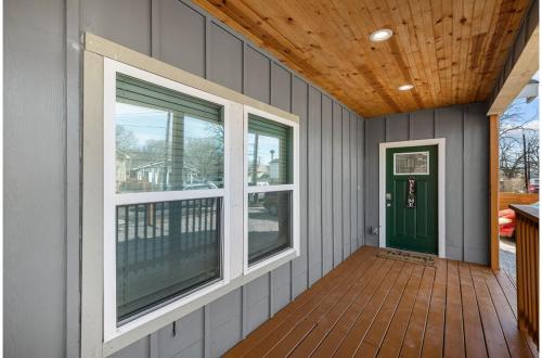 Retreat to a Brand-New Downtown Home 4BR3BA in San Antonio, USA