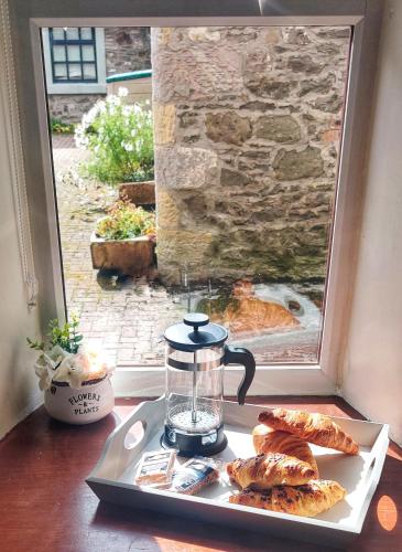 The Granary at Tinto Retreats, Biggar is a gorgeous 3 bedroom Stone cottage