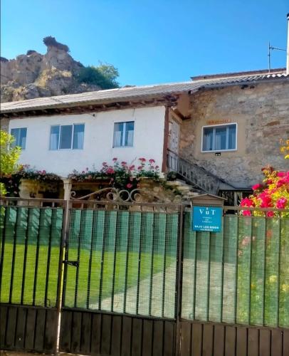  Turismo en Babia Bajo los nidos, Ferienwohnung in San Emiliano