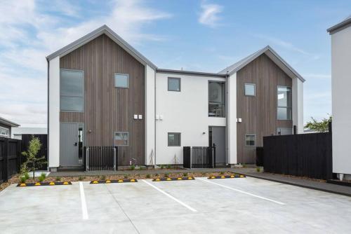 Hop, Skip, Jump to the city ! in ولستون