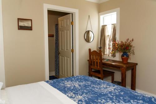 The Blue Room Alpine - Charming Studio Great Location! residence - image 2