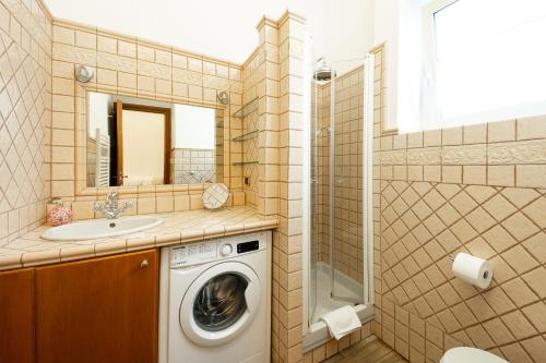Altobelli Apartment - image 14