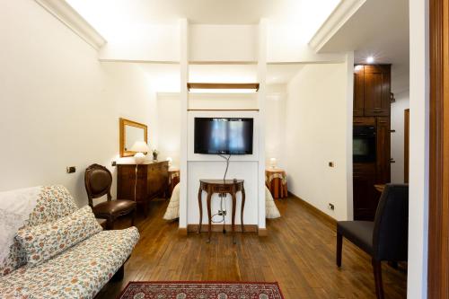 Altobelli Apartment - image 12