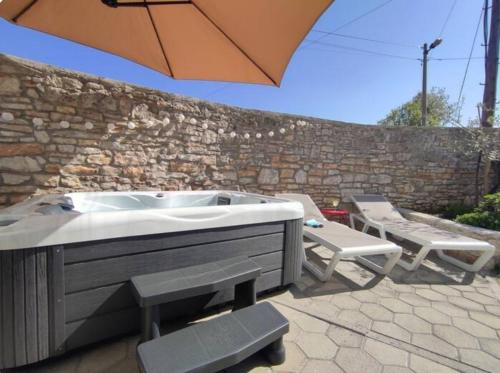 Apartment with Whirlpool and BBQ near Poreč