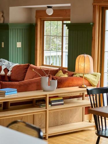Designer Chalet with Hot Tub and Fire Pit by Summer in Margaretville, USA