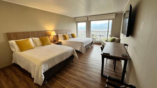 1 queen bed, 1 double bed