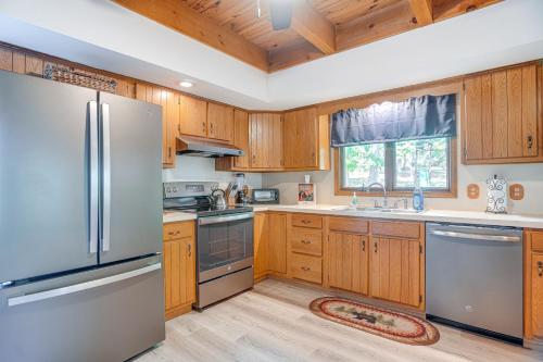 McGaheysville Home with Screened Porch and Gas Grill! in McGaheysville, USA