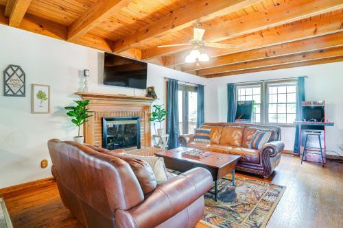 McGaheysville Home with Screened Porch and Gas Grill! in McGaheysville, USA