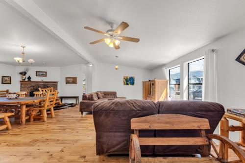 Country Club Chalet in Big Bear City, USA