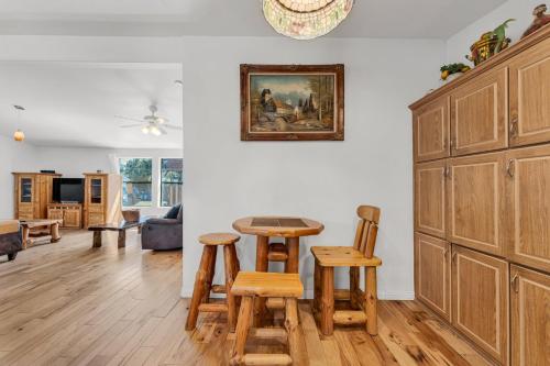 Country Club Chalet - image 14