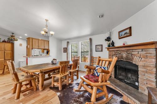 Country Club Chalet - image 10