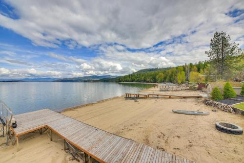 Beachfront Sagle Retreat w/ Boat Dock & Lift in Dover (ID)