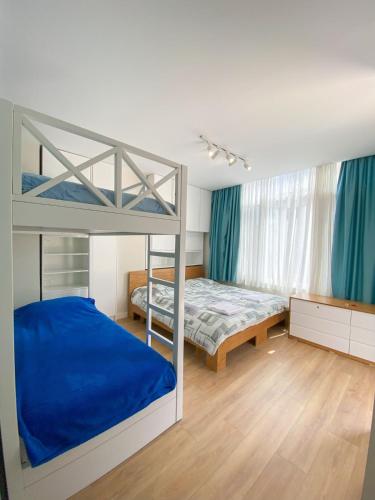 One-Bedroom Apartment image 5