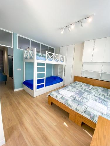 One-Bedroom Apartment image 6