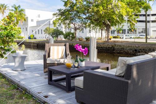 RiverWalk Villa I Private Dock & Hot Tub in Fort Lauderdale, USA