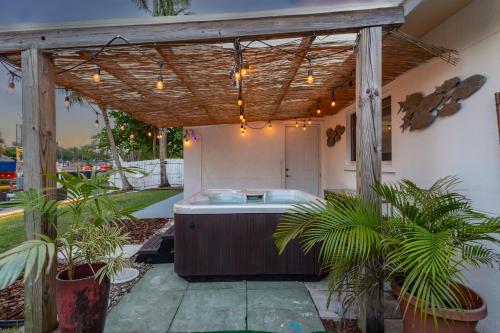 RiverWalk Villa I Private Dock & Hot Tub in Fort Lauderdale, USA