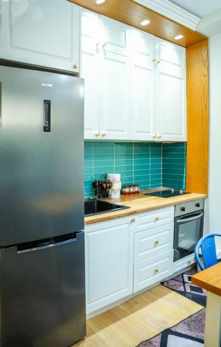 One-Bedroom Apartment image 9