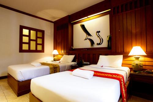 เซลโล่ ( Cello Hotel )