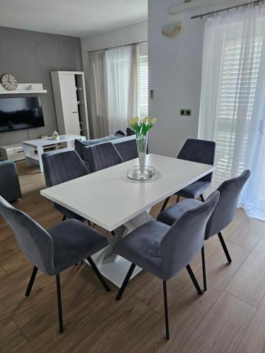 Ivan Apartment - image 13