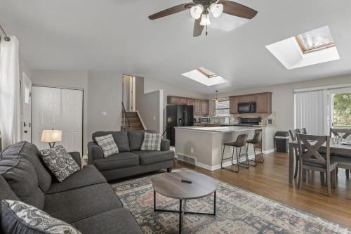 Housepitality - The Woodward Park Charmer - 4BR in เวิร์ธิงตัน