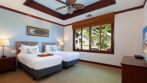 ENDLESS OCEAN VIEWS Abundant 3BR Waiulaula Home with Endless Ocean Views