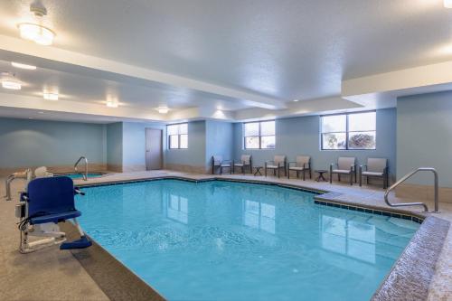 Peldbaseins, Holiday Inn Express Grove City - Premium Outlet Mall By IHG in Springfield Township (PA)