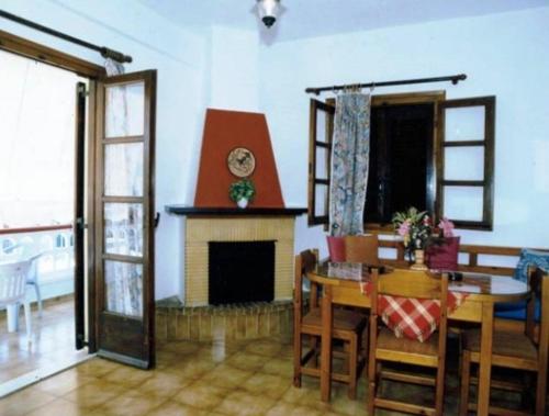 Studio (2 Adults) image 2
