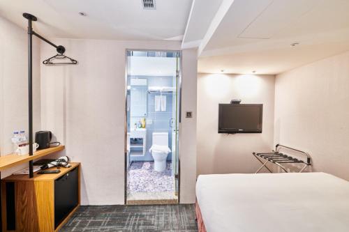 Hotel Leisure Taichung - Tap to explore photos