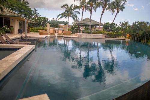 ENDLESS OCEAN VIEWS Abundant 3BR Waiulaula Home with Endless Ocean Views