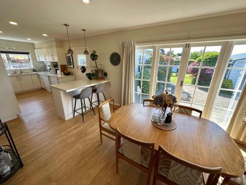 บริการและสิ่งอำนวยความสะดวก, Sunny & Cosy Napier Home! in โอเนกาวา