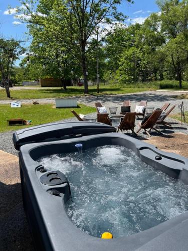 Hot Tub! 15 Mins To Wintergreen-walk To 3 Notchd in Nellysford, USA