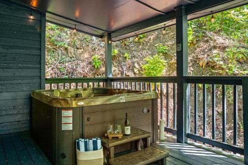 Escape to Sugar Chalet: The Rustic Modern Retreat in Gatlinburg, USA