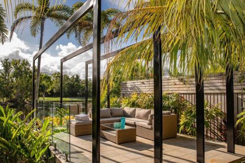 Tranquility by the Lake - Luxury Home Port Douglas