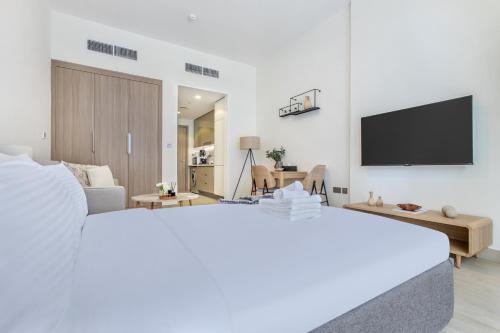 Cozy Studio Getaway In Azizi 17! Sleep 3 Adults, Dubai (photo 3)