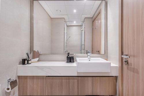 Cozy Studio Getaway In Azizi 17! Sleep 3 Adults, Dubai (photo 10)