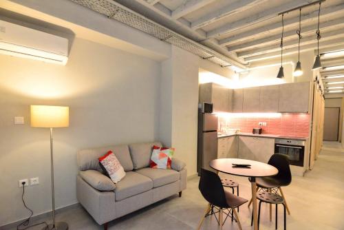 Athens loft 5 min from Monastiraki metro stop, Афины