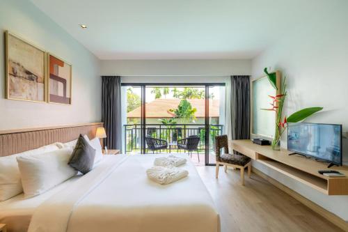 Deluxe Pool View (Double Room) image 10