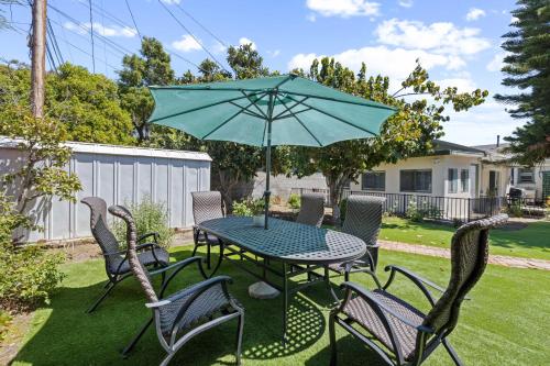 5 Mins Walk To Oldtown Monrovia Cozy 4 Br Home