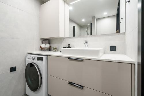One-Bedroom Apartment with Terrace image 5