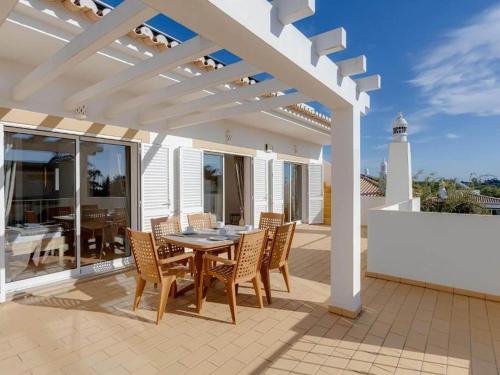 House with garden and private pool, Lagos (foto 4)