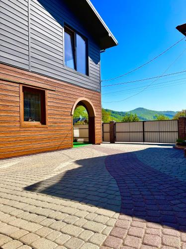 N V New View in Yaremche