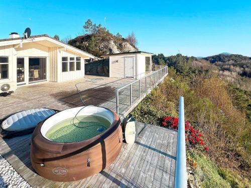 Gyógyfürdő, person holiday home in Fitjar in Rubbestadneset