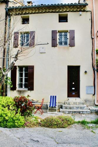 Maison de Village gîte à louer Entrechaux