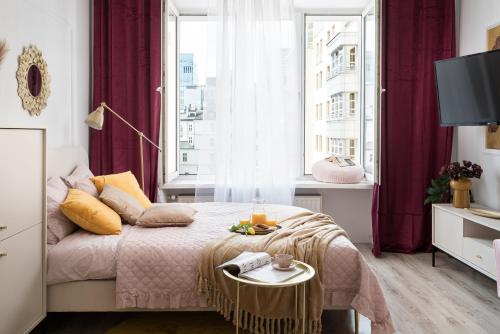 Pink Elephant 2x1BR Studio in historic Tenement House 1 km from Warsaw Central, Warsaw