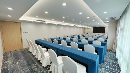 Holiday Inn Express Qingdao City Center, an IHG Hotel