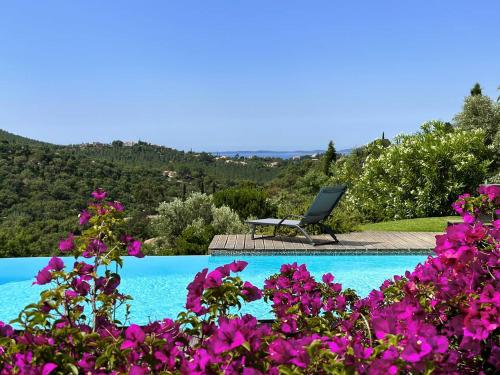 Villa CORAIL privée et climatisée pour 10 personnes avec piscine et superbe vue mer et collines à La Londe-les-Maures - Location, gîte - La Londe-les-Maures