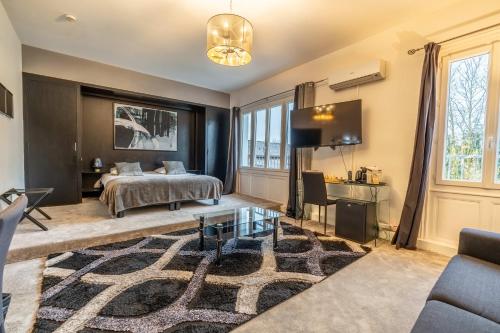 Hotel Quai des Pontis in โกญัค