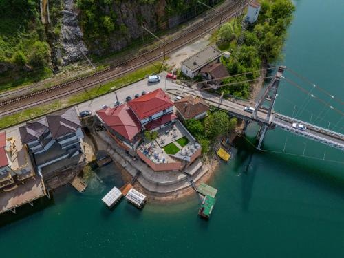 Skats, Lakeside Luxury Apartments in Jablanica