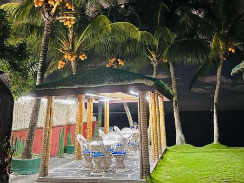 Étterem, Badladz Beach and Dive Resort near Tabinay Beach